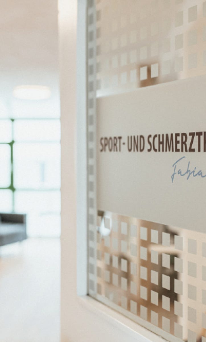 Die Fachpraxis von Fabian Berner ist spezialisiert auf Sport- und Schmerztherapie, funktionelle orthopädische und neurologische Diagnostik, Bewegungsoptimierung und Training.