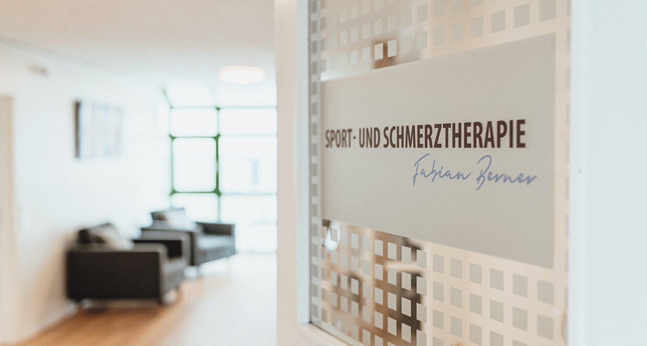 Die Fachpraxis von Fabian Berner ist spezialisiert auf Sport- und Schmerztherapie, funktionelle orthopädische und neurologische Diagnostik, Bewegungsoptimierung und Training.