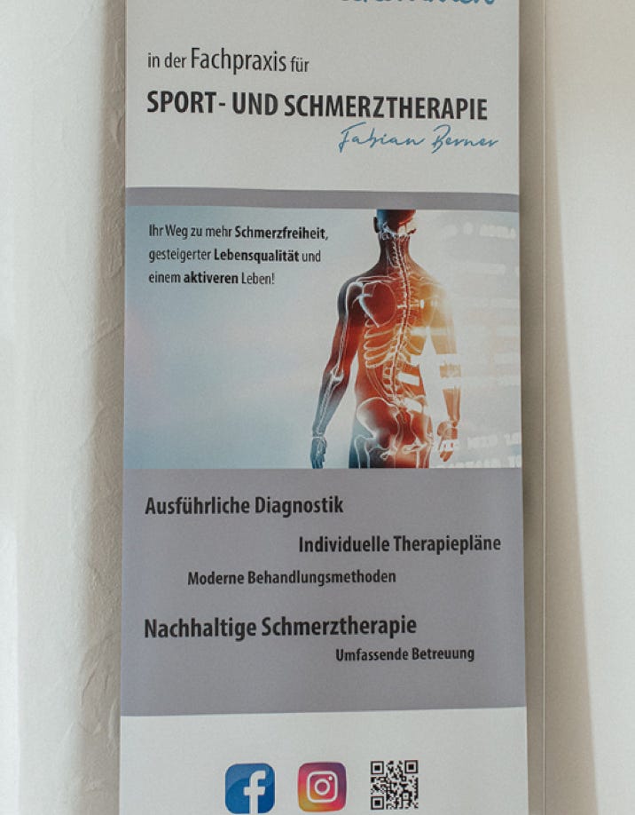 Entdecken Sie individuelle Therapiepläne, moderne Behandlungsmaßnahmen und umfassende Betreuung für mehr Schmerzfreiheit und Lebensqualität. Verbinden Sie sich mit uns auf Facebook und Instagram oder scannen Sie den QR-Code für weitere Informationen!