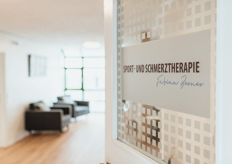 Die Praxis von Fabian Berner ist eine Fachpraxis für Sport- und Schmerztherapie, funktionelle orthopädische und neurologische Diagnostik, Bewegungsoptimierung und Training.