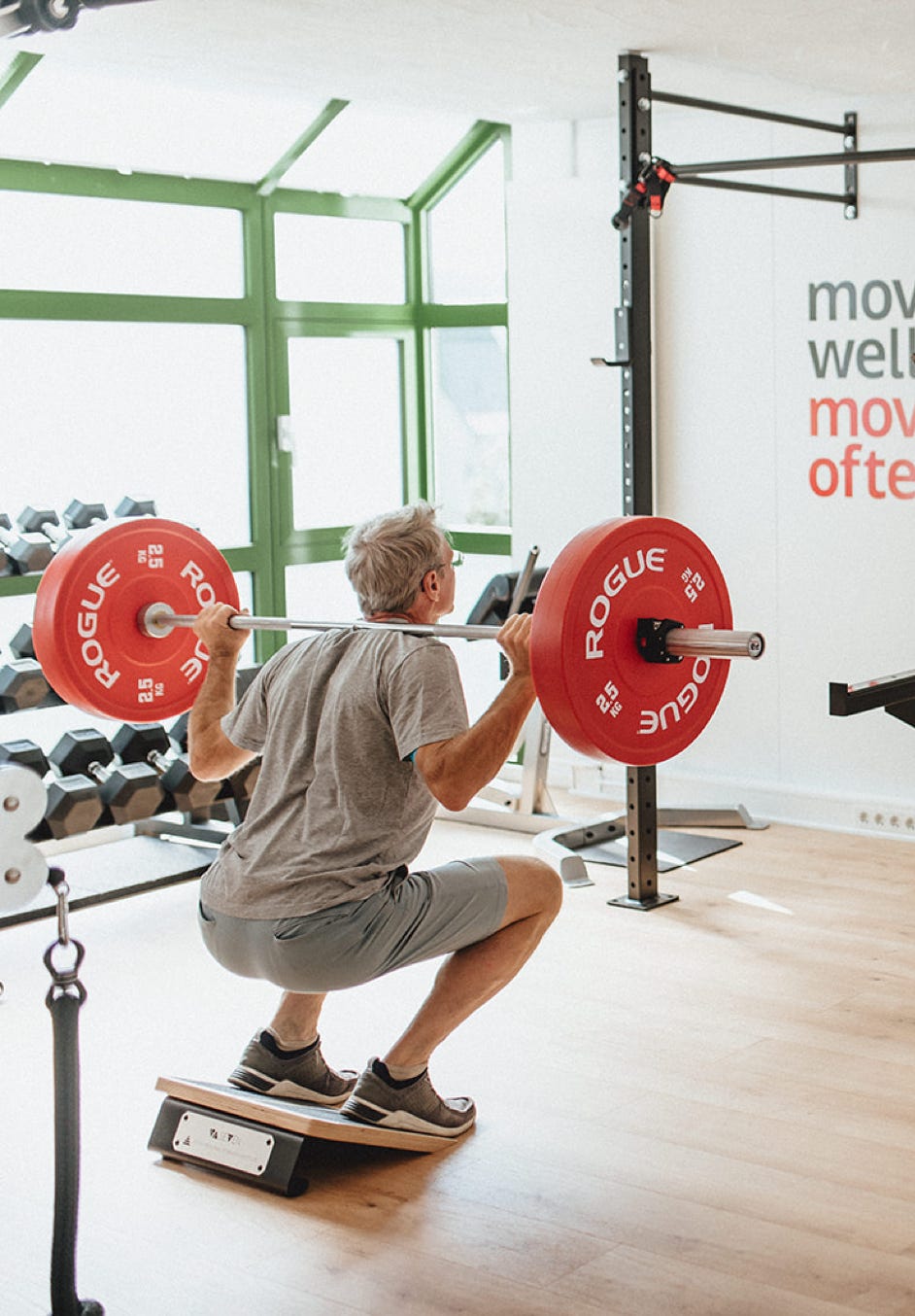 Im Rahmen des Kraft- und Beweglichkeitstrainings werden individuelle Defizite in Bezug auf Mobilität, Flexibilität und Kraft erkannt und behoben. Dadurch wird die körperliche Fitness und Leistung gesteigert.